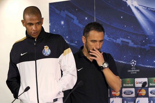 Porto's Fernando (L) and coach Vitor Pereira (R) give a press conference at Dragao Stadium on February 18, 2013